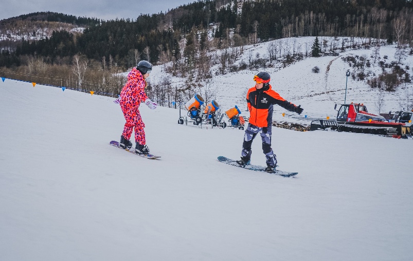 Superstart course participants on the slopes