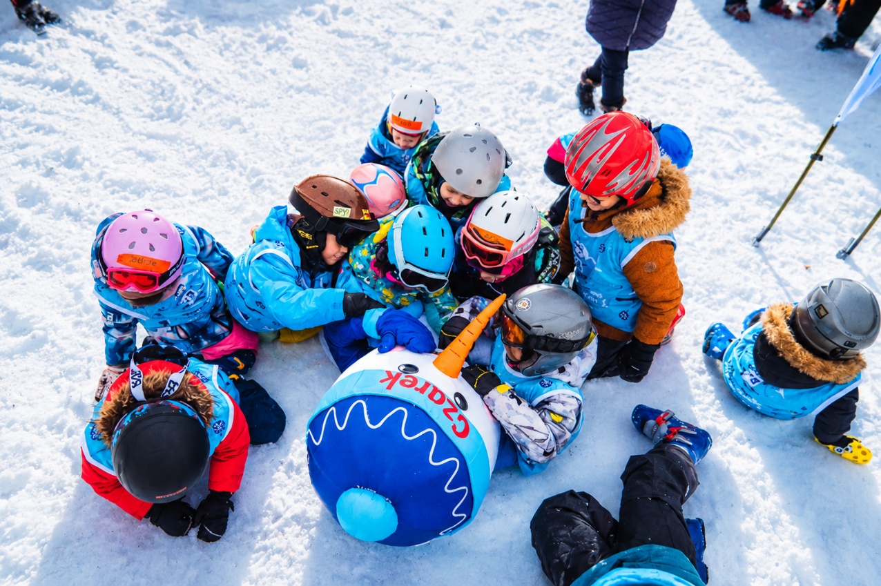 Superstart course participants on the slopes